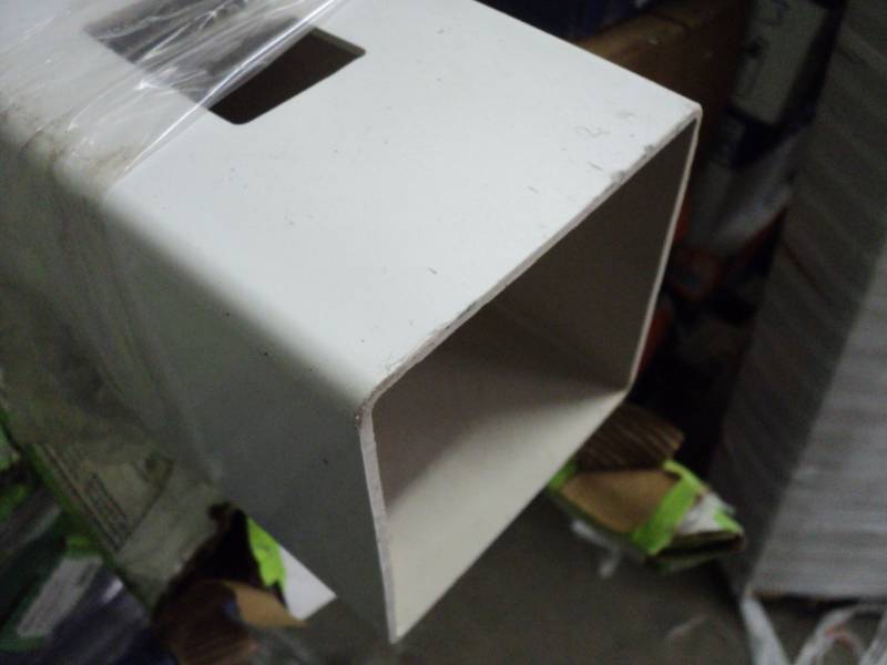 lot 49 image: 2 - 5 x 5 x 102 Vinyl Fencing Li...