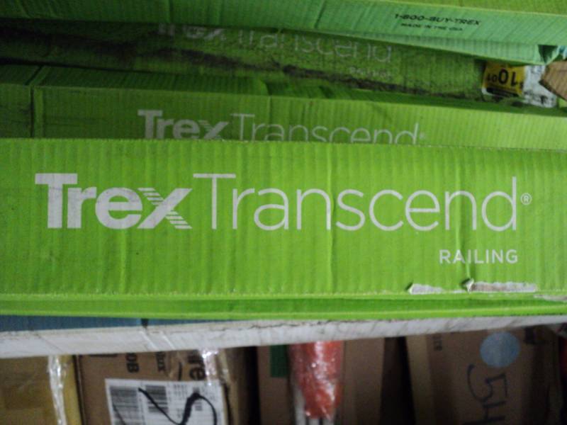 lot 57 image: 3- Trex Transcend 6ft Crown TopRail...