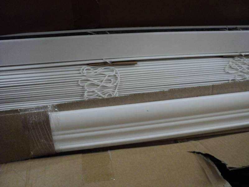 lot 74 image: Custom Cut Blinds  WHite 2.0 Cord...