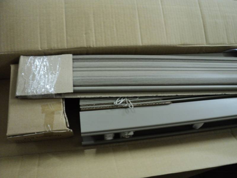 lot 76 image: Custom Cut Blinds  Grav 2.5 Cordl...