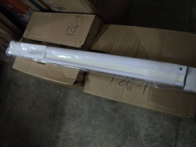 lot 86 image: WHite 1 Cordless SHADE 42 x 64...