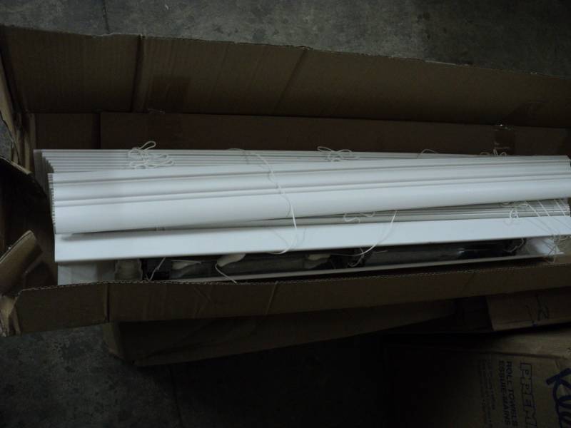 lot 98 image: Custom Cut Blinds  WHite 2.5 Cord...