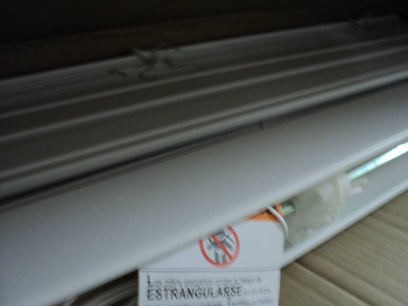 lot 119 image: Custom Cut Blinds  White 2.0 Cord...