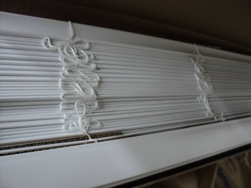 lot 122 image: Custom Cut Blinds  2.0 slats 26 ...