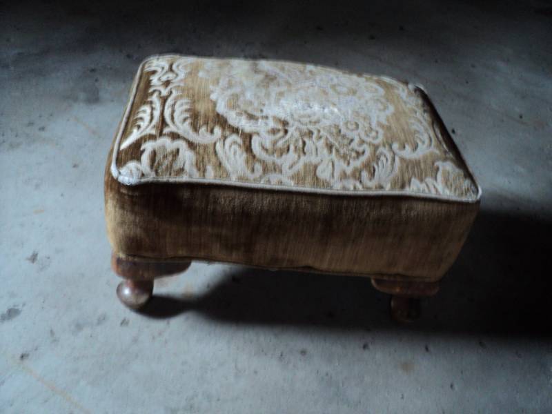 lot 161 image: Vintage small StoolOttaman 18 x 1...
