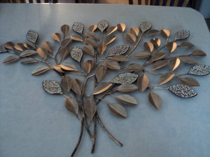 lot 166 image: Wall Dcor Gold Leaves 36 x 25,...