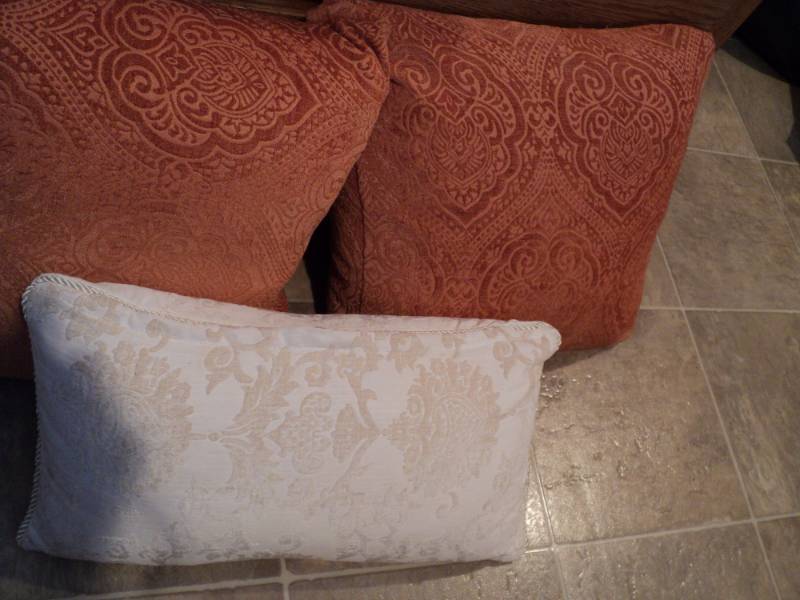 lot 177 image: 2 - 17 Square Pillows and 1 - 20 ...