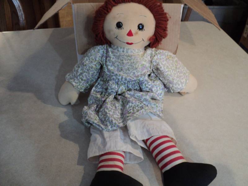 lot 179 image: Vintage Raggedy Ann Cloth Doll...