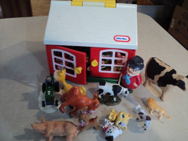 lot 181 image: Lot of Tikes Barn Animals and Figur...