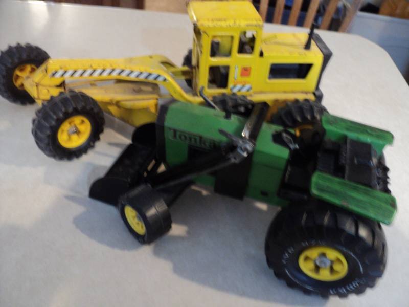lot 182 image: Tonka Metall Bulldozer and Tonka Me...