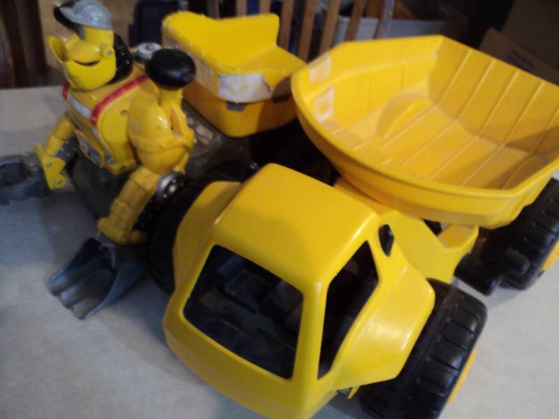 lot 183 image: 2 Little Tikes Toys...