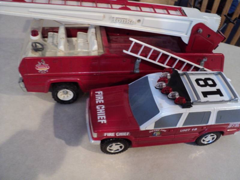 lot 184 image: 1 Tonka Metal Firetruck and 1 Funri...