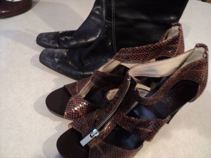 lot 185 image: Michael Kors Size 10 shoes and bla...