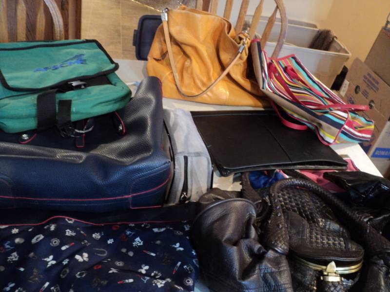 lot 189 image: lot of purses and notebook...