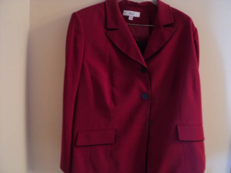 lot 202 image: Le Suit New Pant Suit size 18W Red...