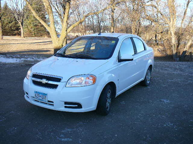 lot 1 image: 2009 Chev Aveo LS