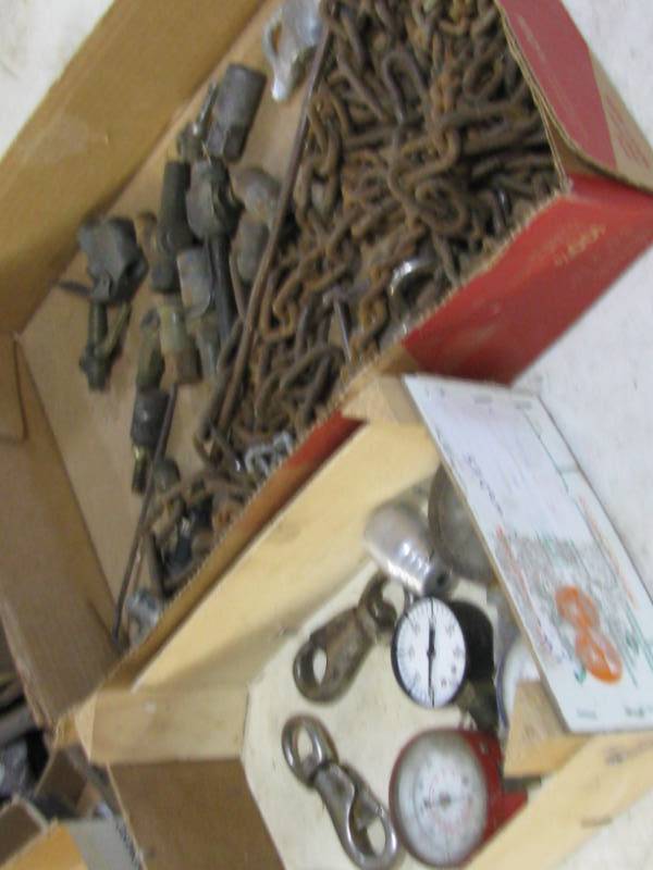 lot 7 image: Pressure Gauges