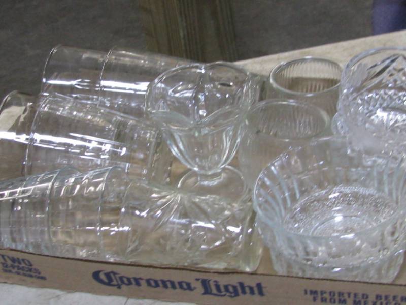 lot 30 image: Vintage Glassware