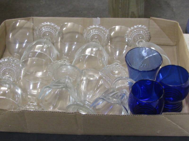 lot 36 image: Vintage Glassware