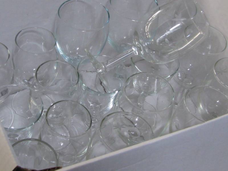lot 37 image: Stemware