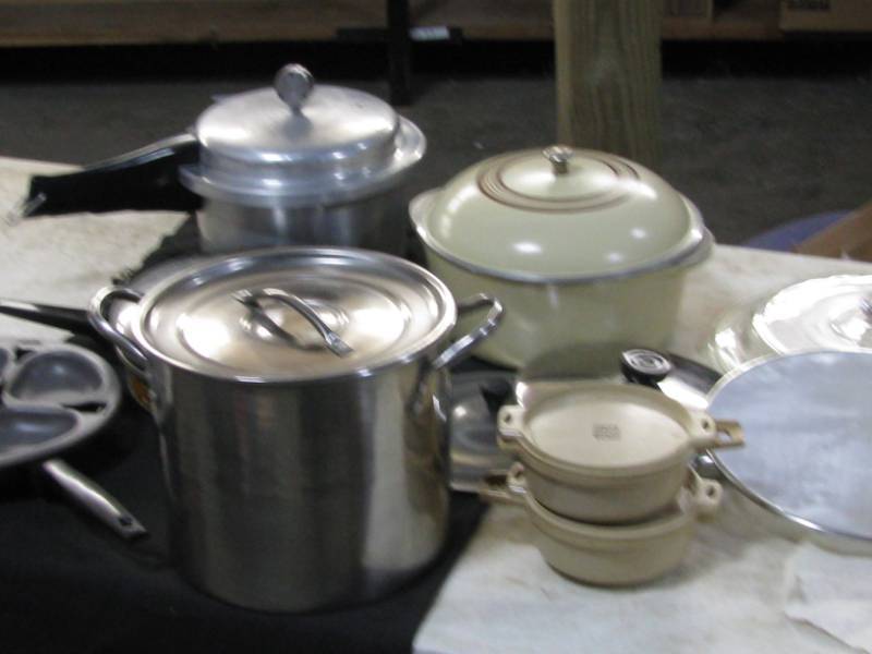 lot 42 image: Cookware