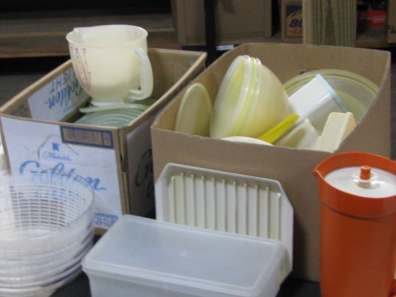 lot 45 image: Tupperware