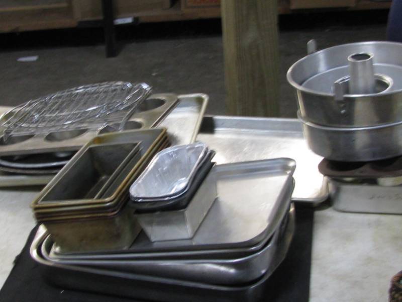 lot 46 image: Metal Bakeware