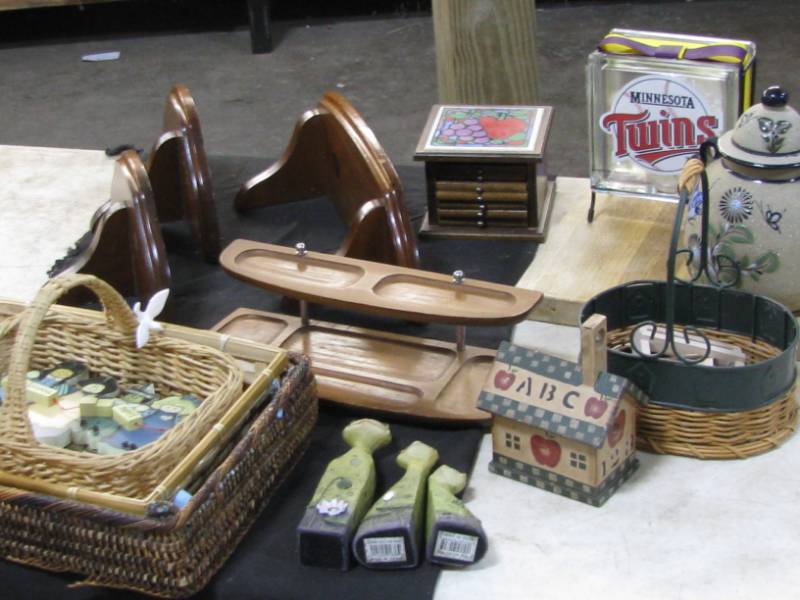lot 49 image: Home Decor