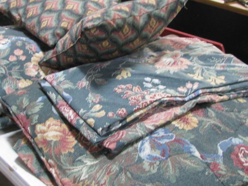 lot 66 image: Queen Bedding Set