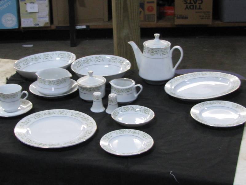 lot 70 image: Allegro Fine China