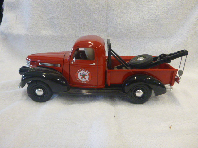1946 Chevrolet Tow Truck Die Cast Model