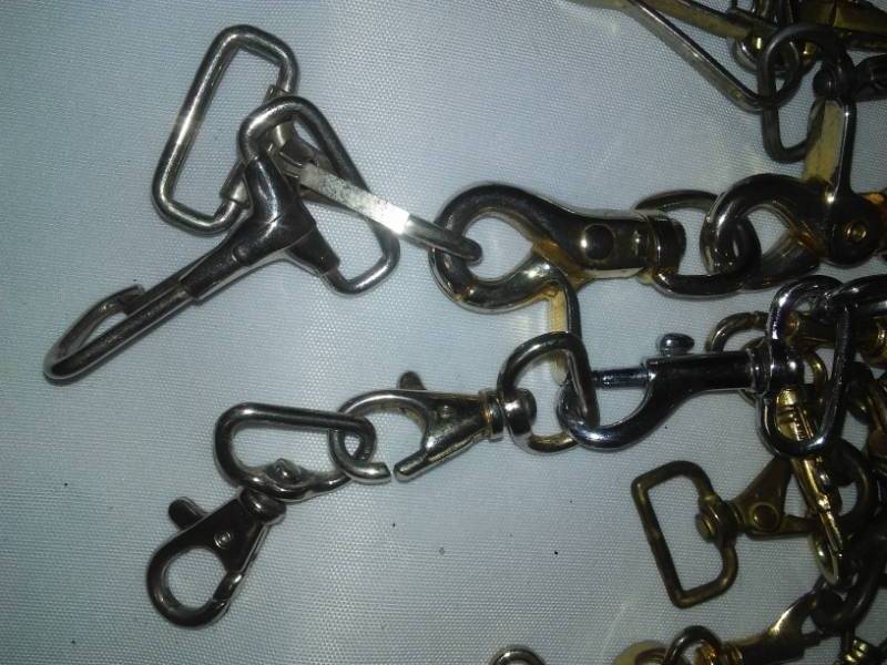 lot 51 image: Dozens of swivel Clips, brass, Chrome and more.