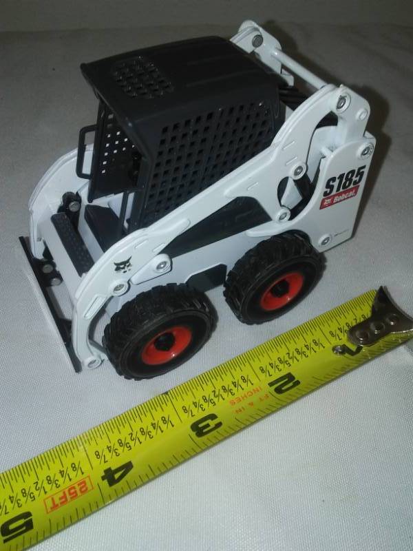 lot 58 image: Replica scale Bobcat S185, one loose wheel.