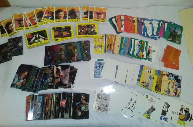 lot 72 image: 600 trading cards - Dick Tracy, Batman and Popeye.