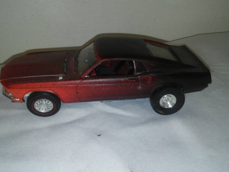 lot 103 image: Model cars, 125 scale Ford, Mercury, Lincoln Continental, Mustang, cougar, Thunderbird.