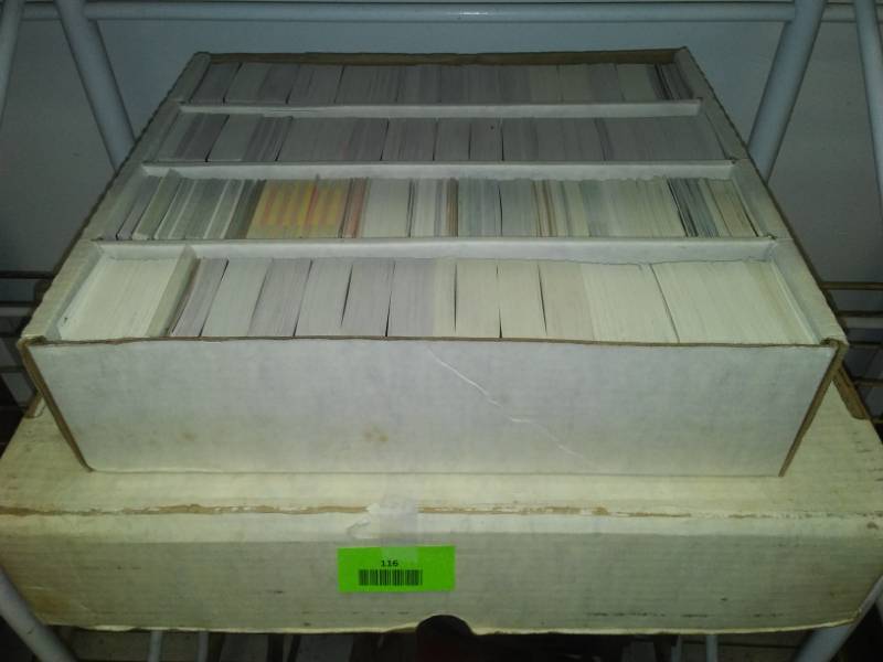 lot 116 image: 8000 trading cards MLB, NBA, NHL, NFL.