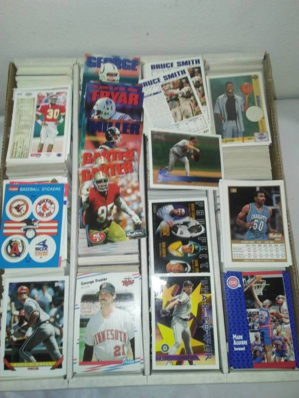lot 118 image: 3000 trading cards MLB, NBA, NFL, NHL.