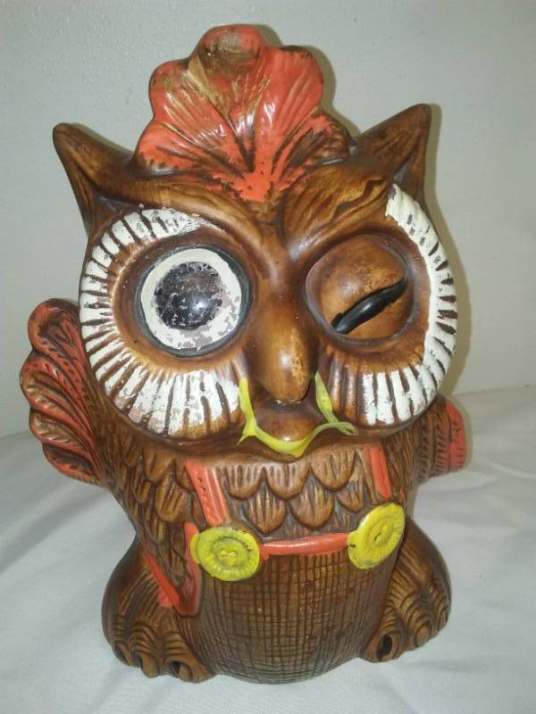 lot 122 image: Vintage 1970s winking waving OWL.