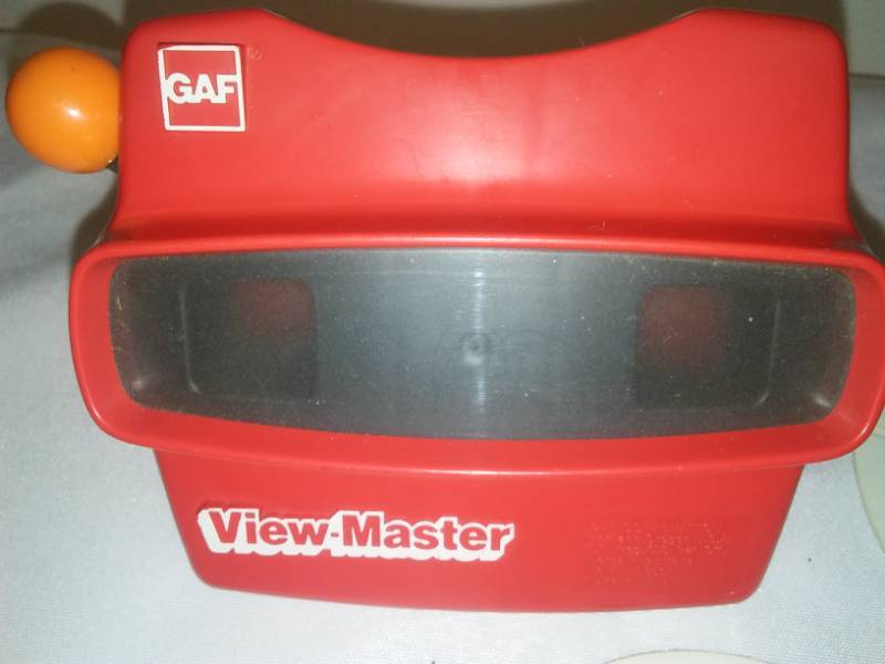 lot 132 image: GAF View master and 37 discs