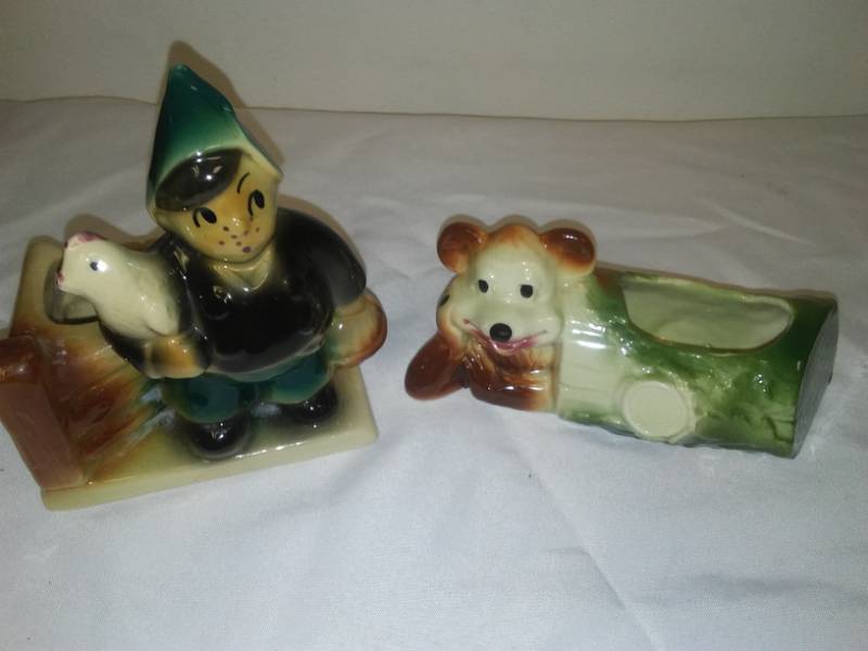 lot 160 image: Vintage Shawnee and American Bisque Pottery Planters