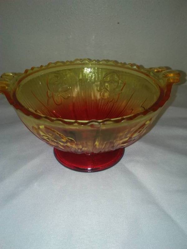 lot 163 image: Vintage Carnival marigold footed grape Harvest fruit bowl
