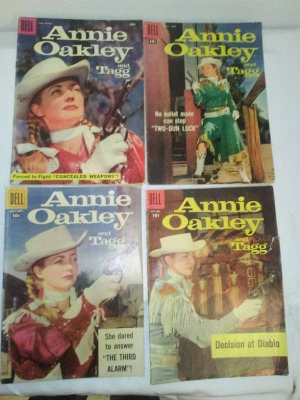 lot 152 image: 4 Annie Oakley 1958 series issues comic books.