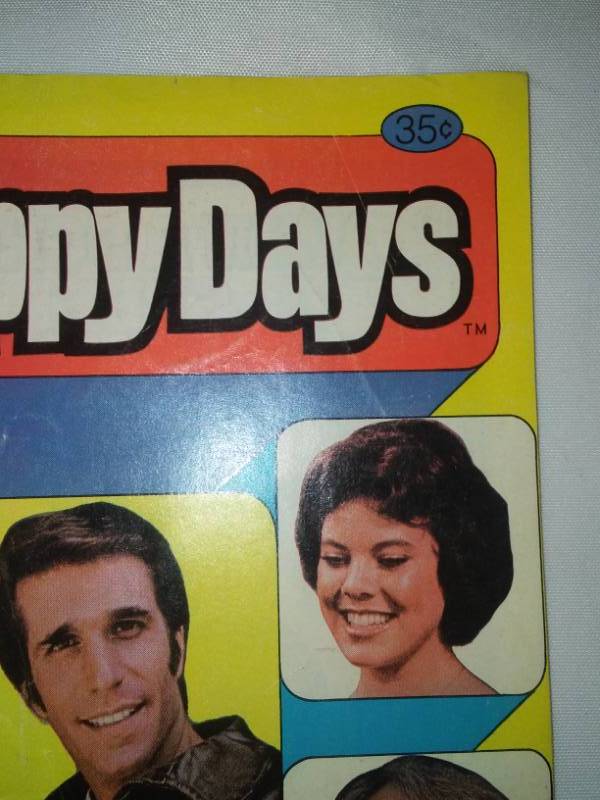 lot 155 image: 2 Happy Days TV series comic books - rare.