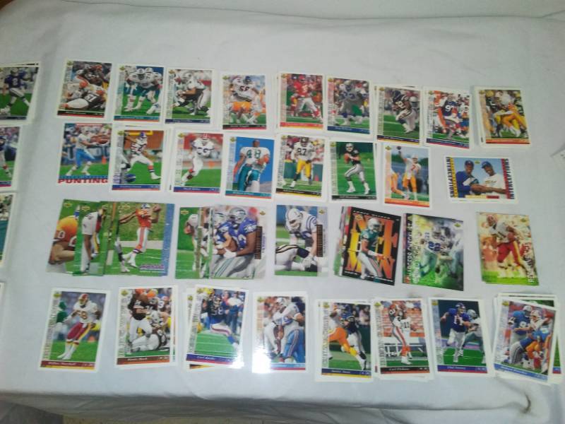 lot 282 image: NFL 1993 Upper Deck, no doubles