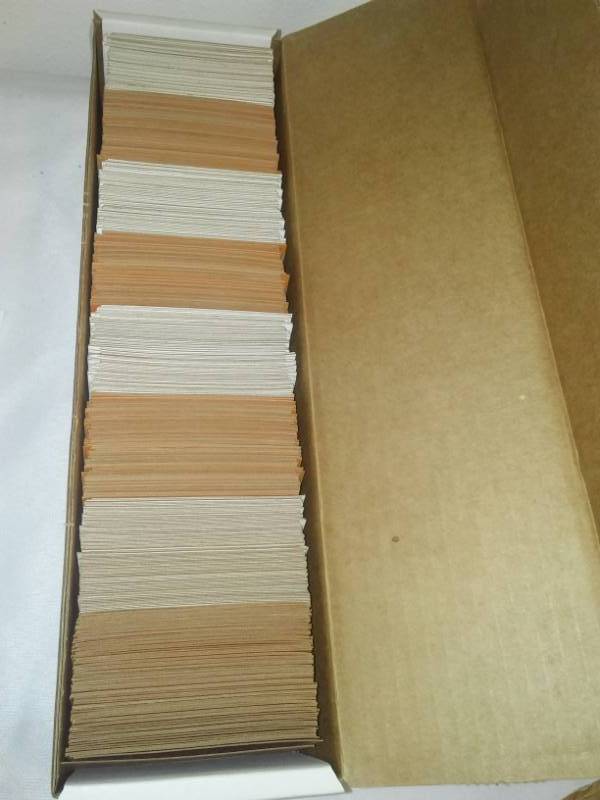 lot 285 image: 701 MLB Topps 1988 no doubles.