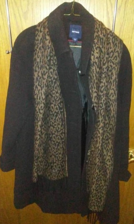 lot 194 image: Womens winter coat, size large new with tags.