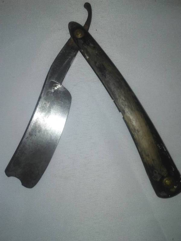 lot 196 image: Antique straight edge razor Professional Barber quality blade.