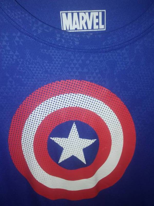 lot 218 image: Marvel Captain America 2XL t-shirt