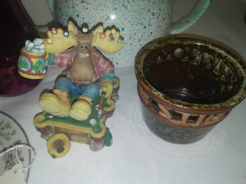 lot 220 image: Terry Redlin mug & moose & more