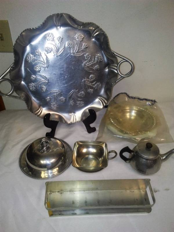 lot 224 image: serving pieces hammered aluminum